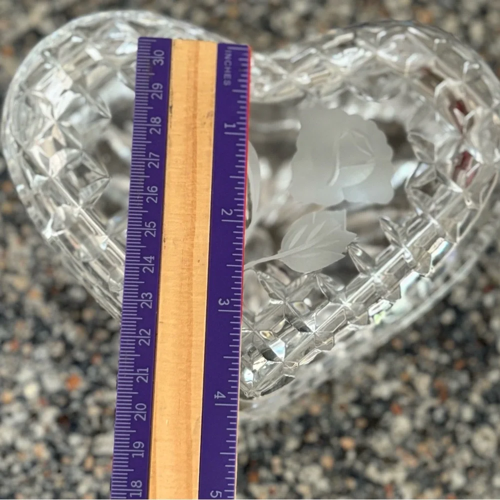 Heart-Shaped Crystal Candy Box - Picture 7 of 8